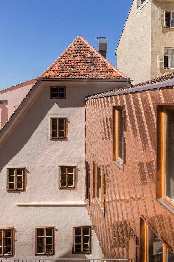 Kai 36 - Hotel Zwischen Fels Und Fluss Štýrský Hradec Exteriér fotografie Copper cladding on a house in Regensburg, Germany