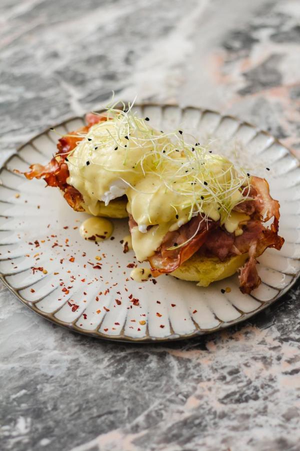 Kai 36 - Hotel Zwischen Fels Und Fluss Štýrský Hradec Exteriér fotografie A potato and bacon roll