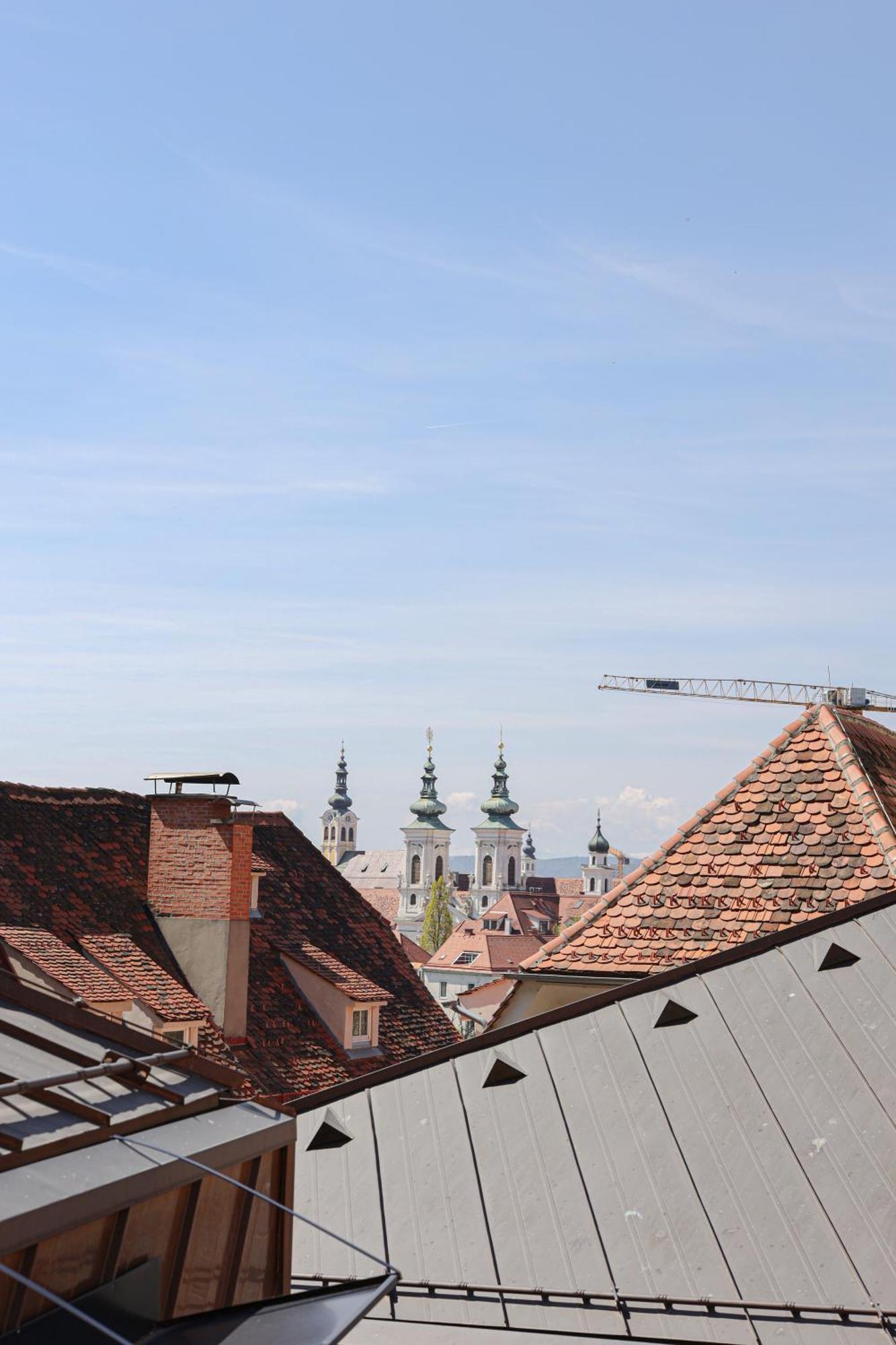 Kai 36 - Hotel Zwischen Fels Und Fluss Štýrský Hradec Exteriér fotografie The twin spires of the abbey church